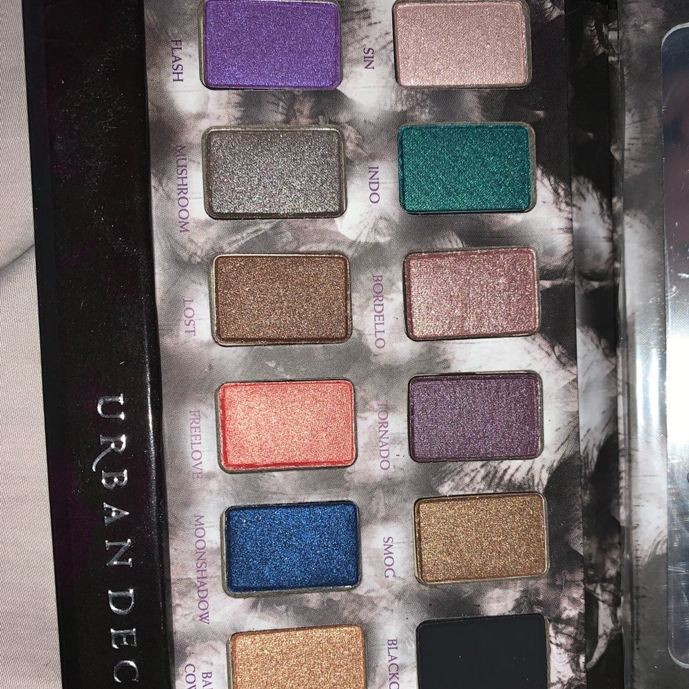 Makeup - Picture 2 of 8